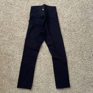 Black lululemon capris/cropped leggings